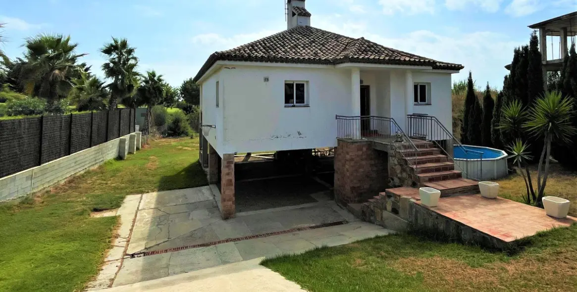 Продажа  отдельно стоящей виллы в Estepona 14