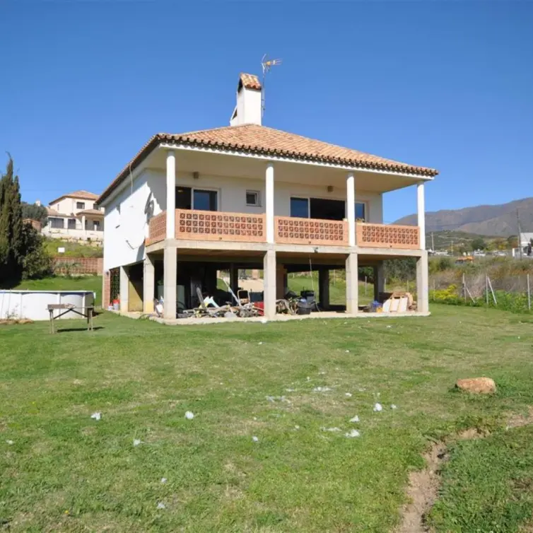 Venta de villa independiente en Estepona