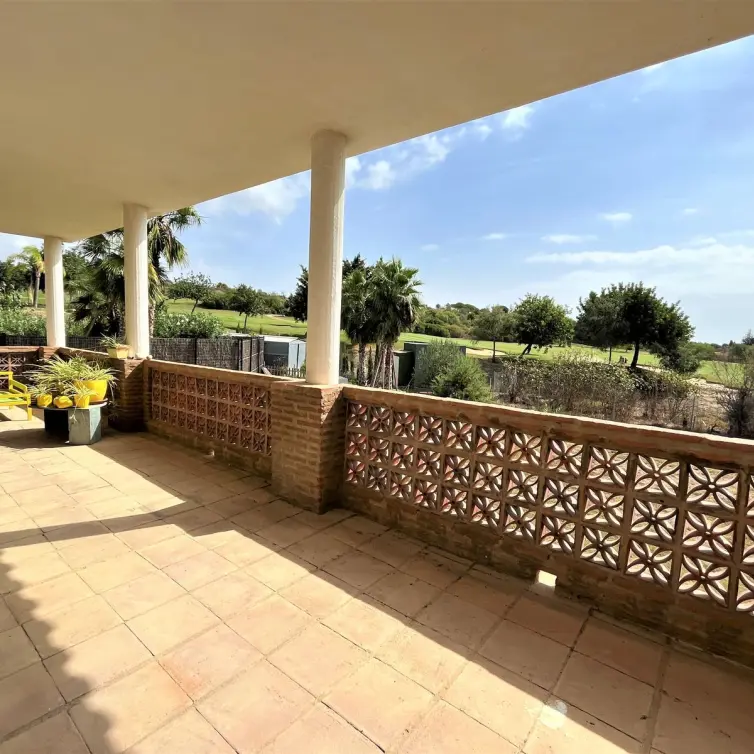 Venta de villa independiente en Estepona