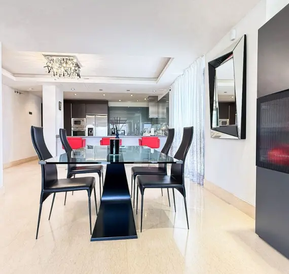 Sale of middle floor apartment in Benahavís