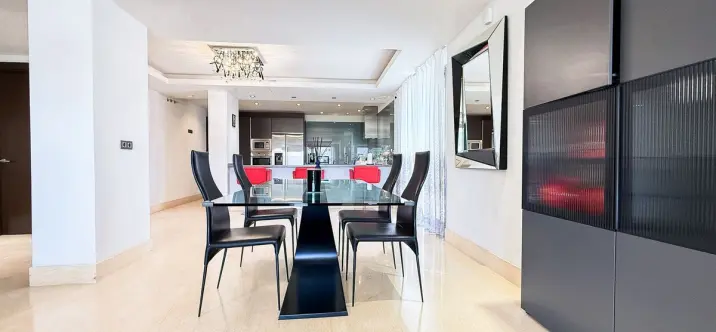 Sale of middle floor apartment in Benahavís 1