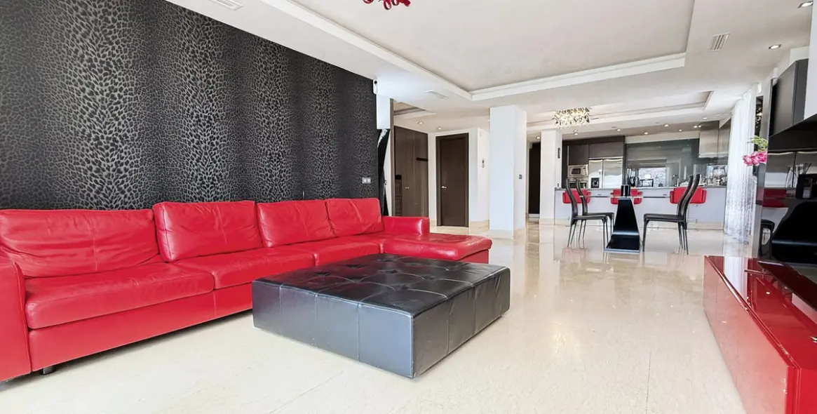 Sale of middle floor apartment in Benahavís 3