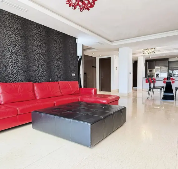 Sale of middle floor apartment in Benahavís