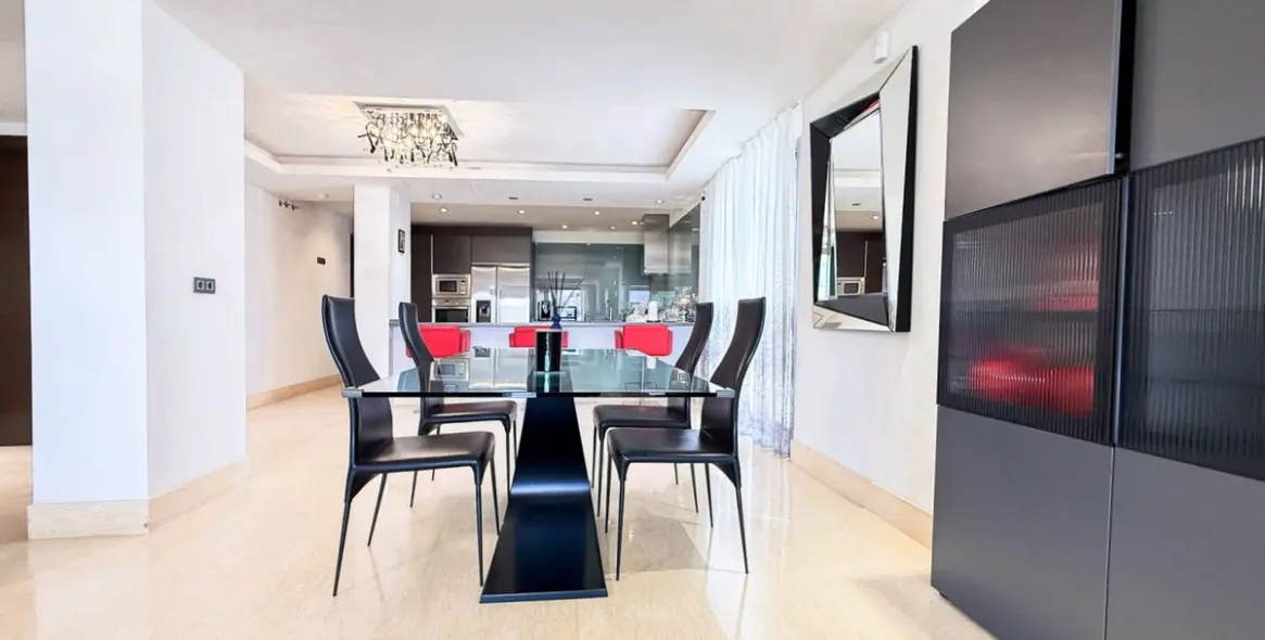 Sale of middle floor apartment in Benahavís 4