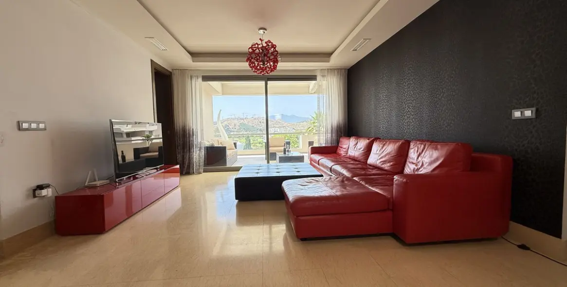 Sale of middle floor apartment in Benahavís 7