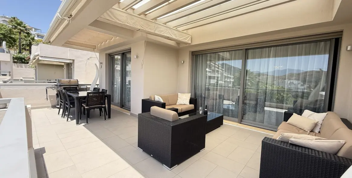 Sale of middle floor apartment in Benahavís 9