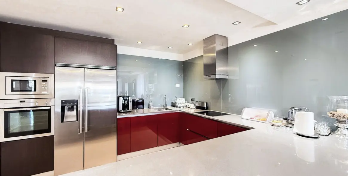 Sale of middle floor apartment in Benahavís 12