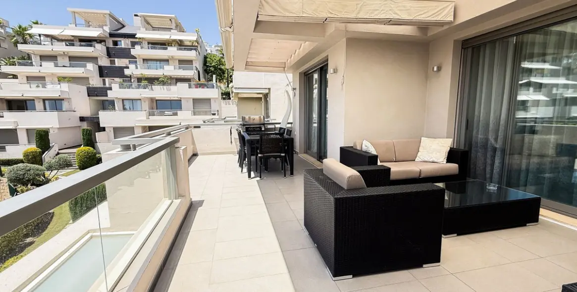 Sale of middle floor apartment in Benahavís 14