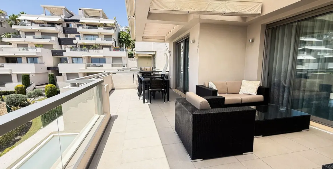 Sale of middle floor apartment in Benahavís 15