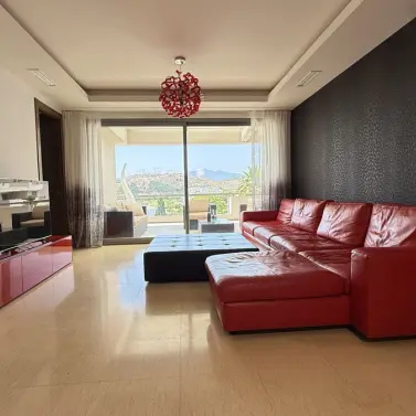 Sale of middle floor apartment in Benahavís