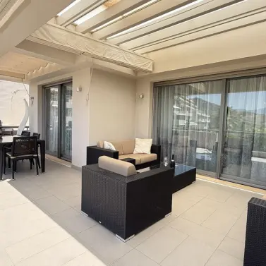 Sale of middle floor apartment in Benahavís