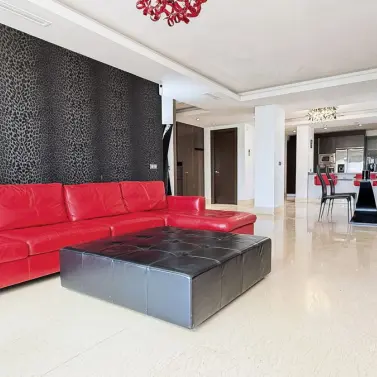 Sale of middle floor apartment in Benahavís