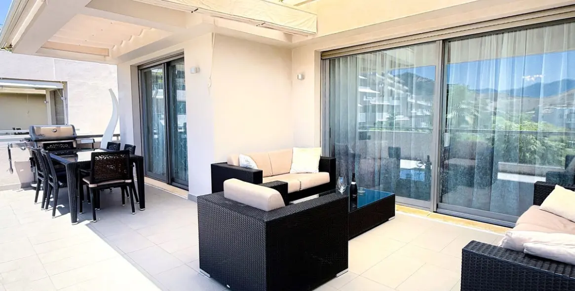 Sale of middle floor apartment in Benahavís 13