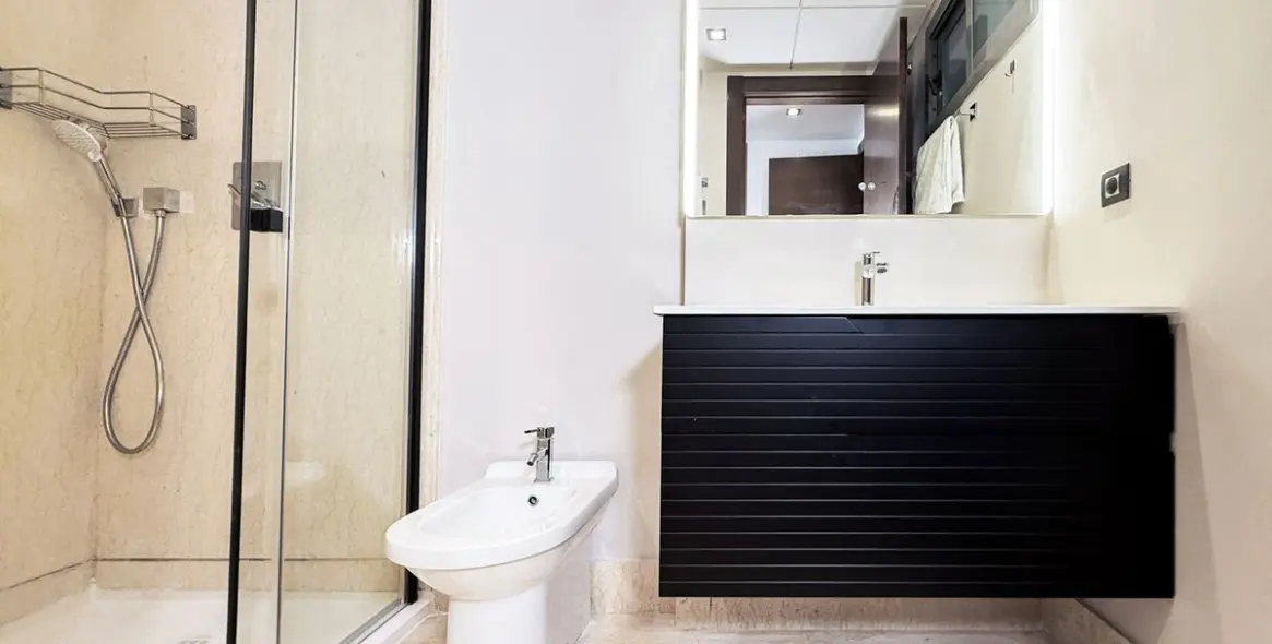 Sale of middle floor apartment in Benahavís 27