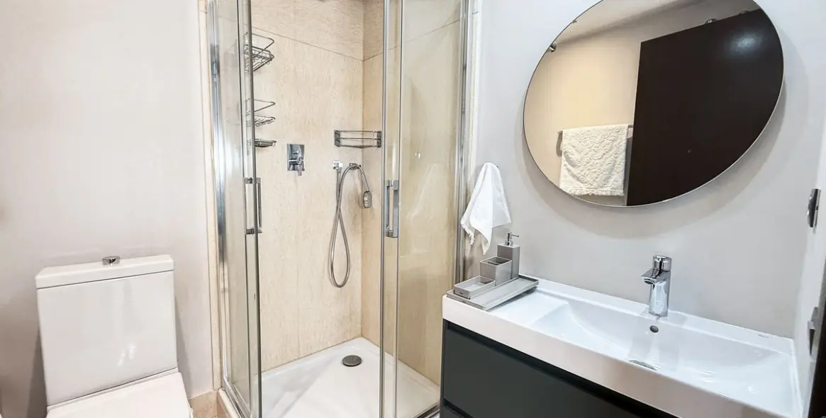 Sale of middle floor apartment in Benahavís 28