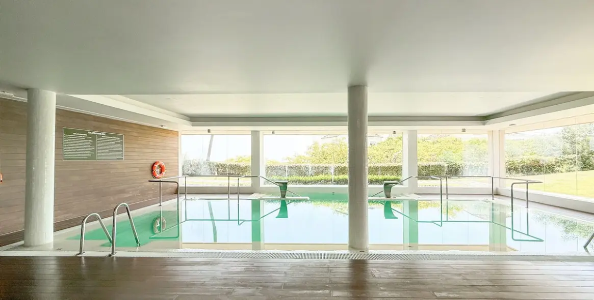 Sale of middle floor apartment in Benahavís 33