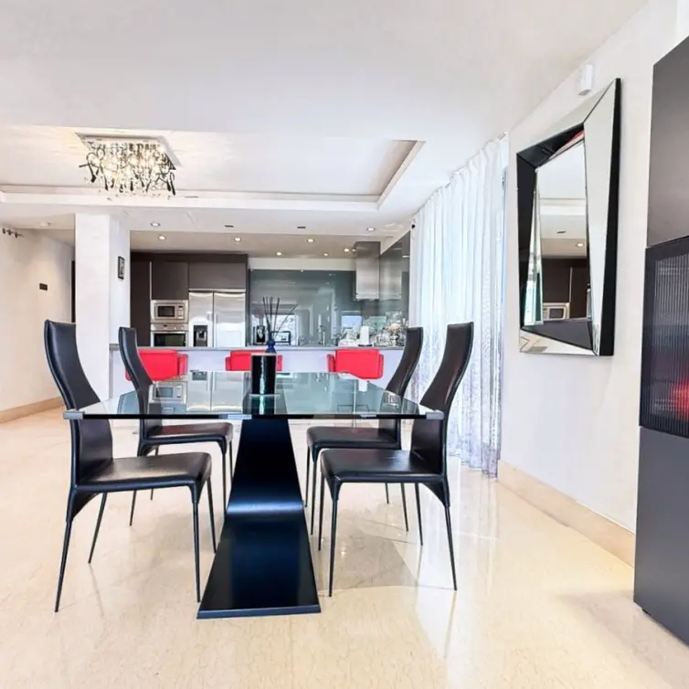Sale of middle floor apartment in Benahavís
