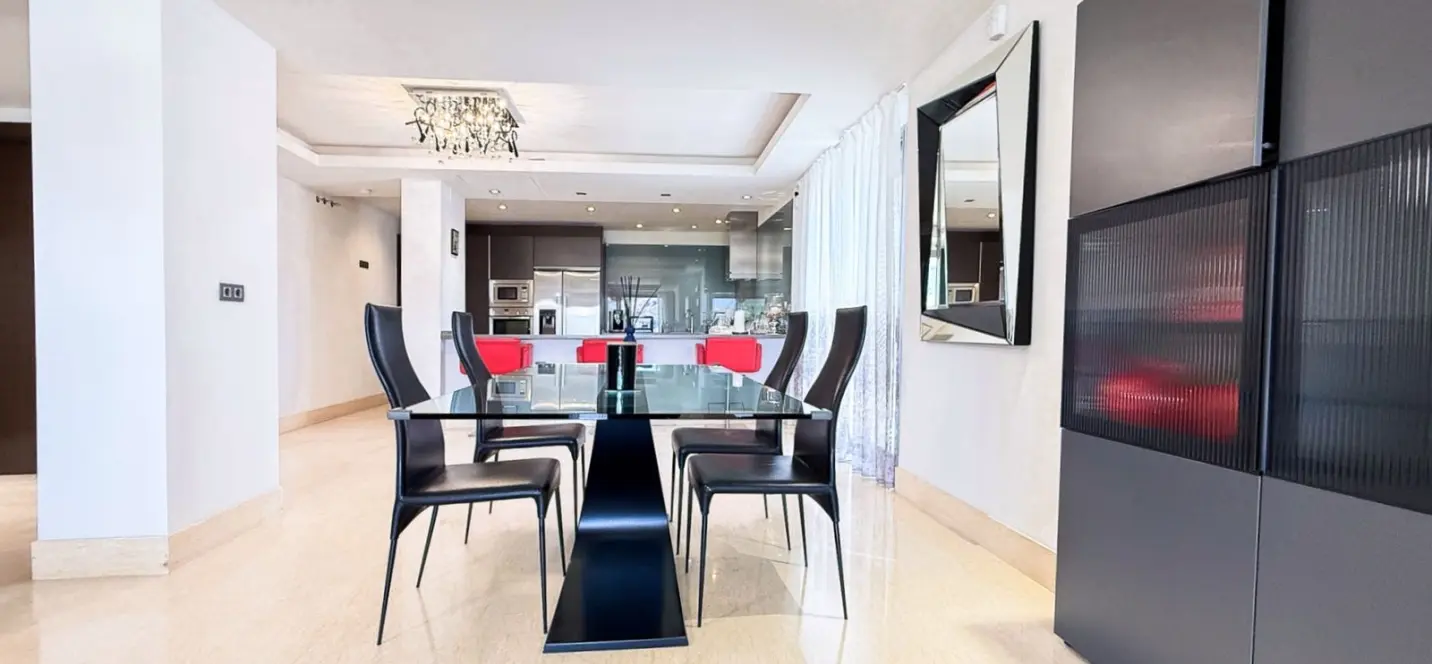 Sale of middle floor apartment in Benahavís 1