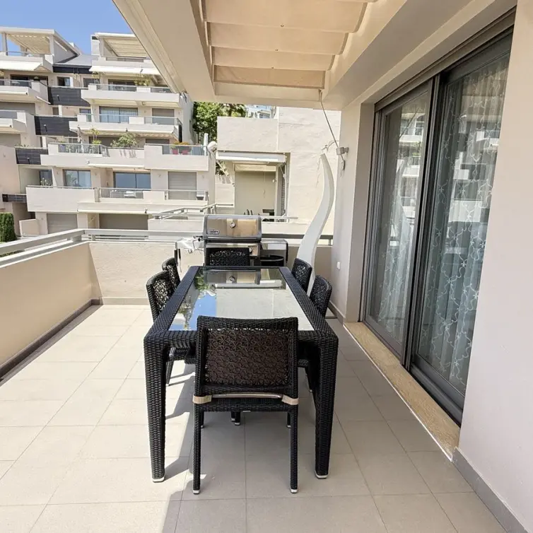 Sale of middle floor apartment in Benahavís