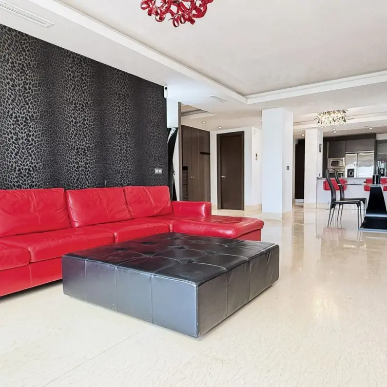Sale of middle floor apartment in Benahavís