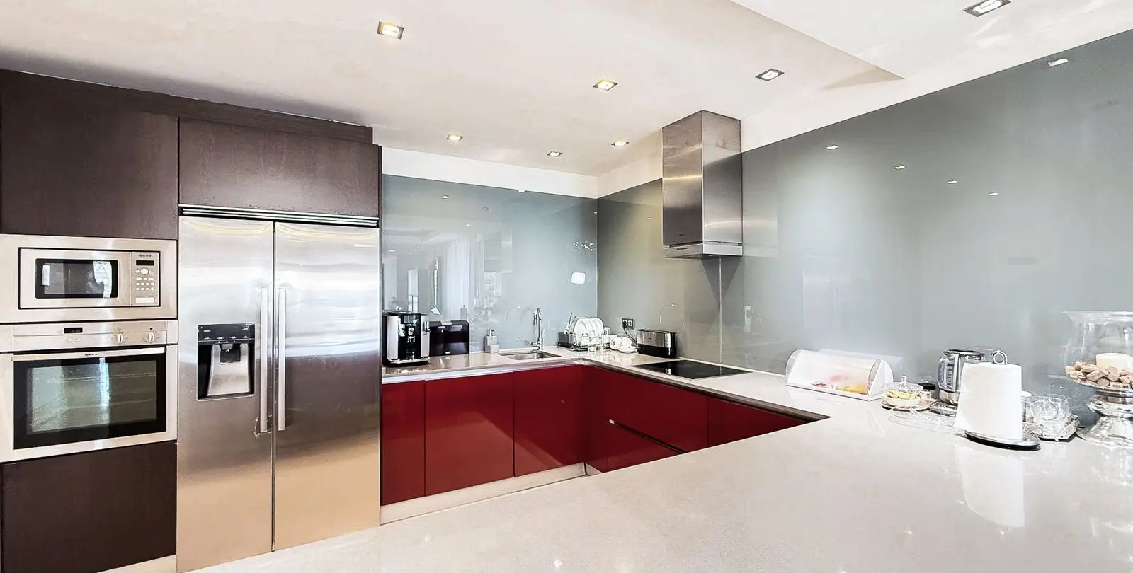 Sale of middle floor apartment in Benahavís 12