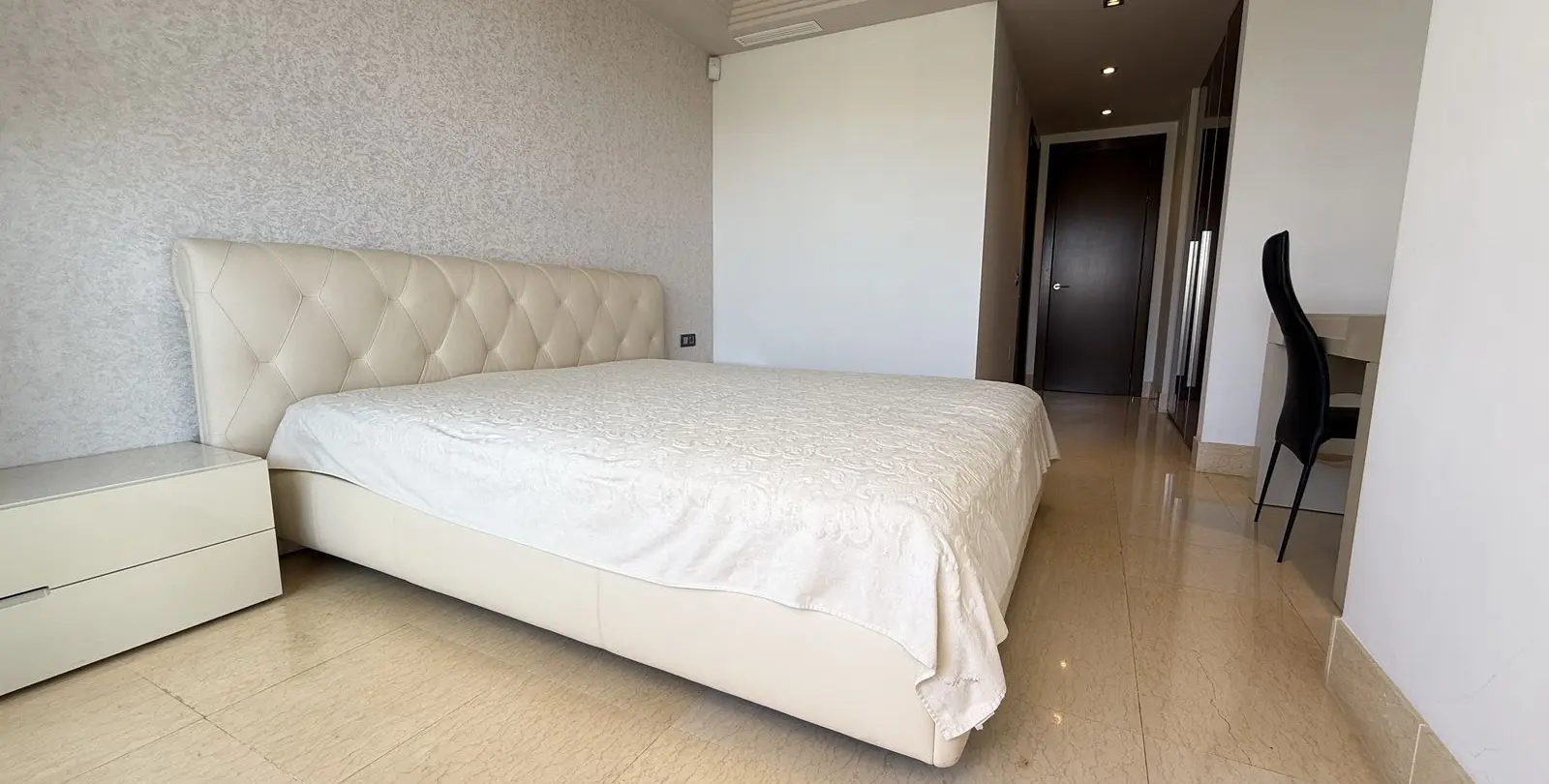 Sale of middle floor apartment in Benahavís 21