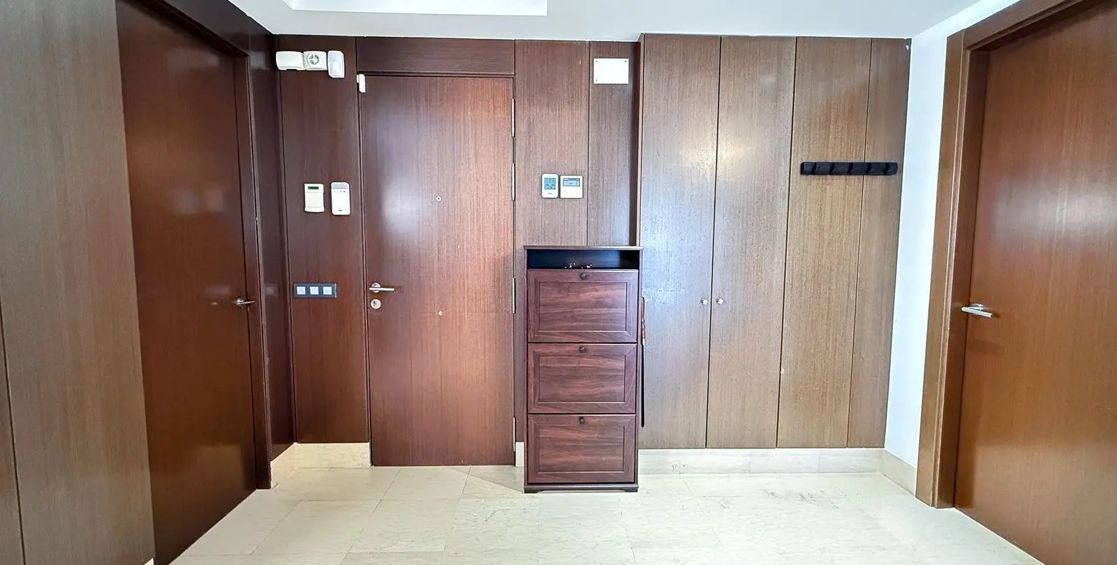Sale of middle floor apartment in Benahavís 24