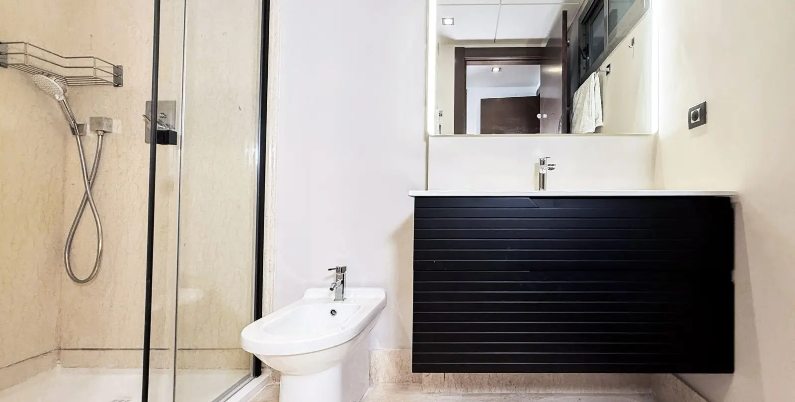 Sale of middle floor apartment in Benahavís 27