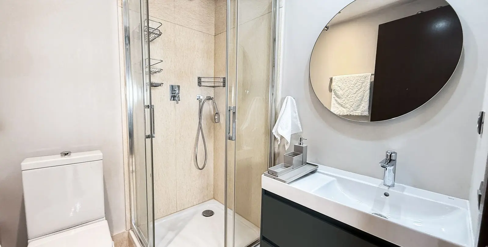 Sale of middle floor apartment in Benahavís 28