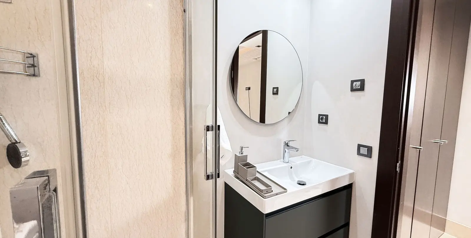 Sale of middle floor apartment in Benahavís 29
