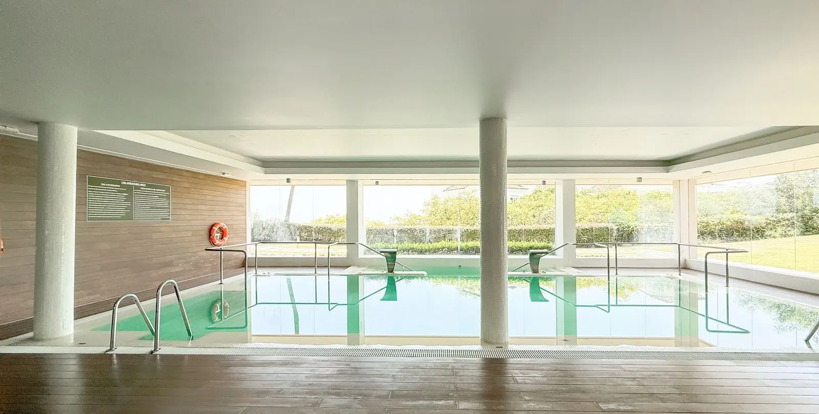Sale of middle floor apartment in Benahavís 33