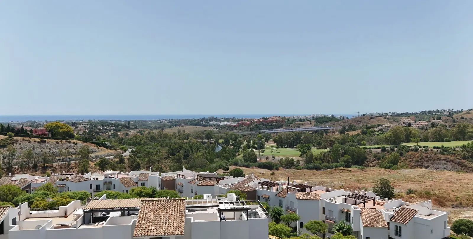 Sale of middle floor apartment in Benahavís 37
