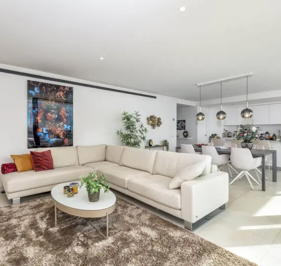 Sale of middle floor apartment in Fuengirola