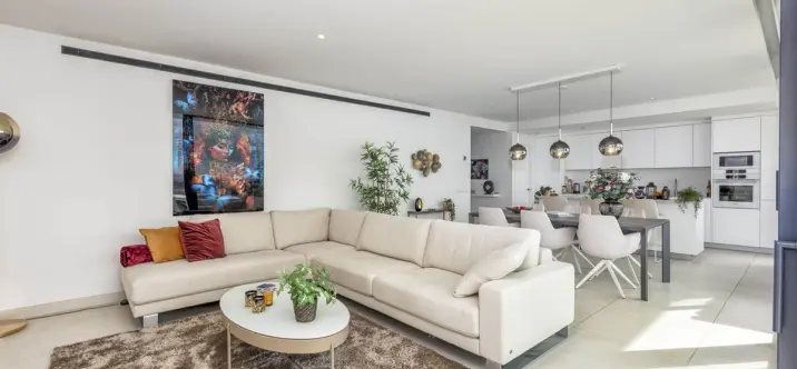 Sale of middle floor apartment in Fuengirola 1