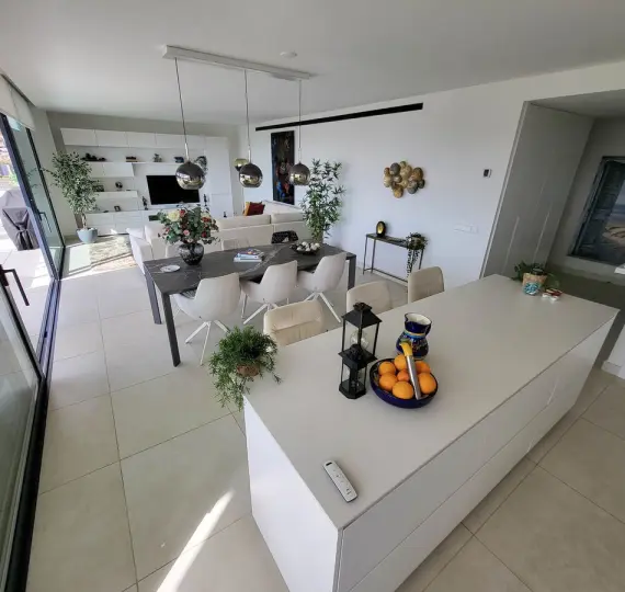 Sale of middle floor apartment in Fuengirola
