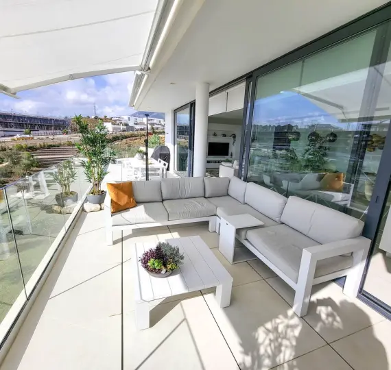 Sale of middle floor apartment in Fuengirola