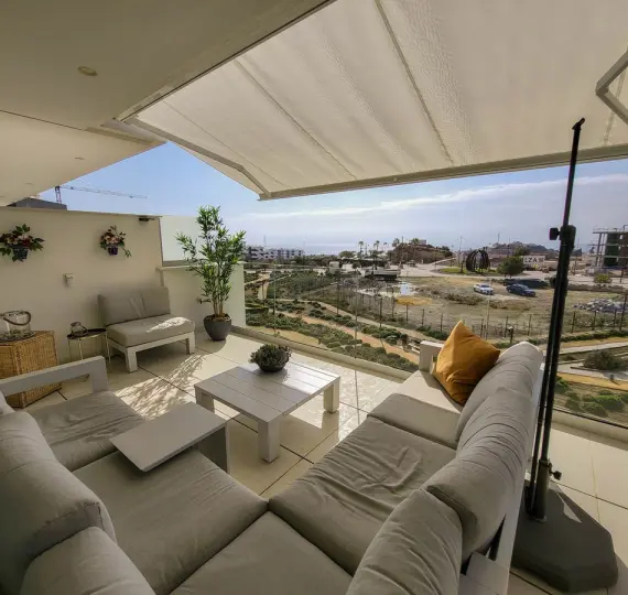 Sale of middle floor apartment in Fuengirola