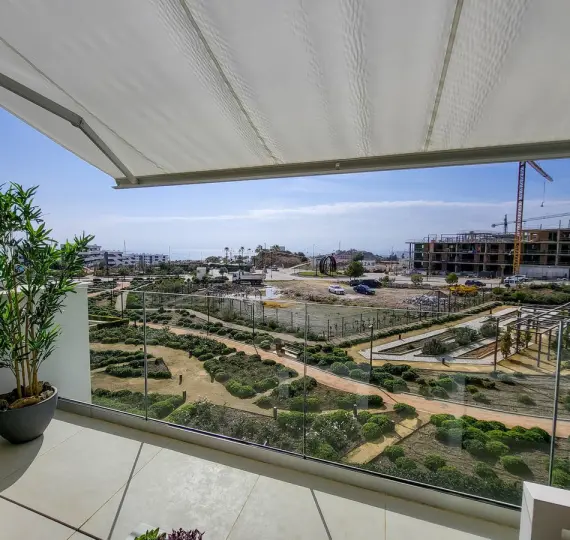 Sale of middle floor apartment in Fuengirola