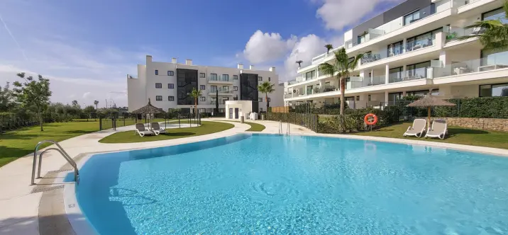 Sale of middle floor apartment in Fuengirola 1