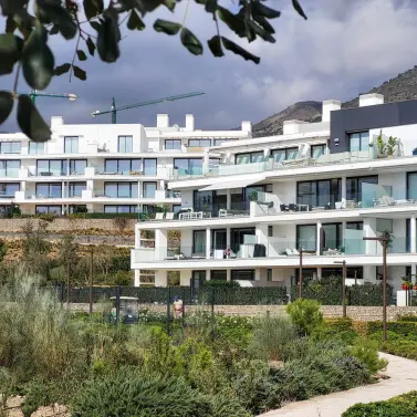 Sale of middle floor apartment in Fuengirola