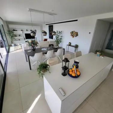 Sale of middle floor apartment in Fuengirola
