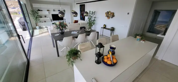 Sale of middle floor apartment in Fuengirola 4