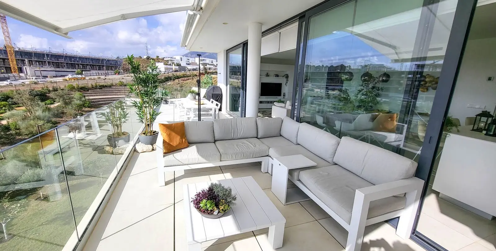 Sale of middle floor apartment in Fuengirola 8