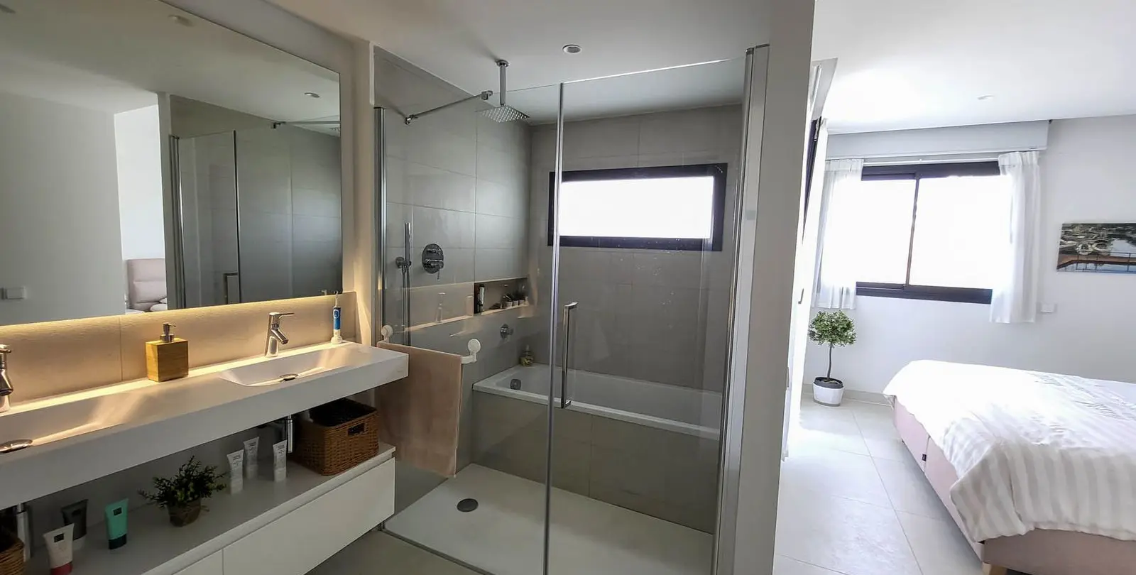 Sale of middle floor apartment in Fuengirola 11
