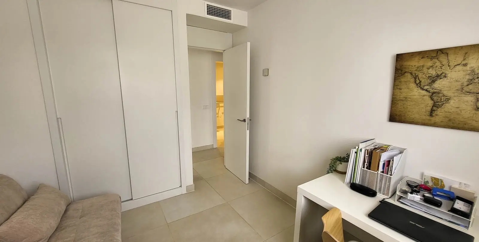 Sale of middle floor apartment in Fuengirola 14