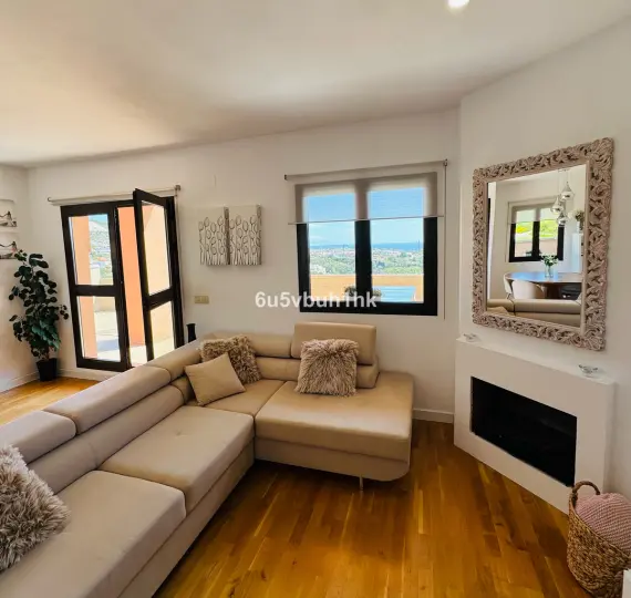 Detached villa R5007526