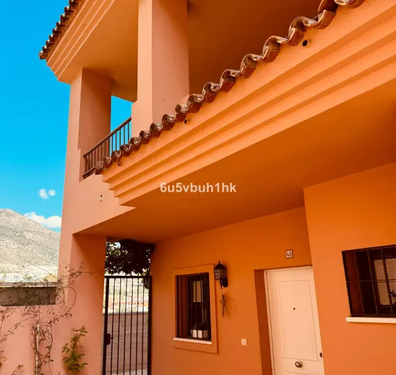 Detached villa R5007526