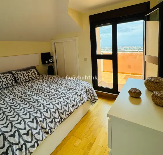 Detached villa R5007526