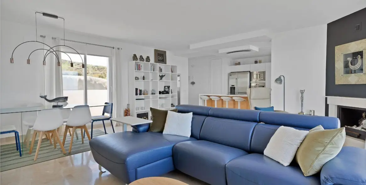 Sale of penthouse in Calahonda 3