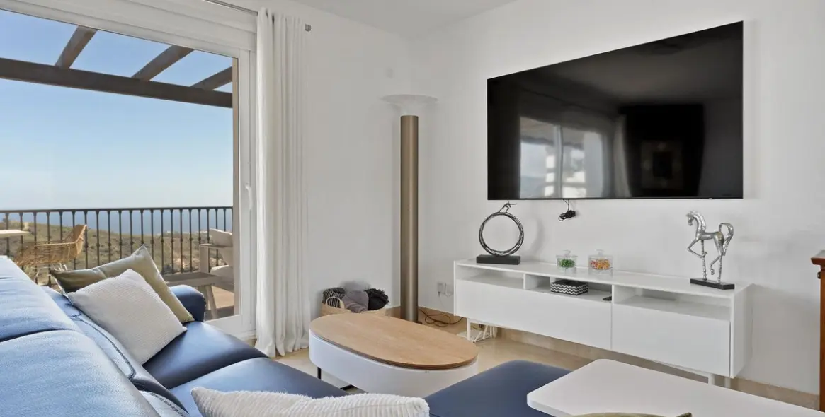 Sale of penthouse in Calahonda 4